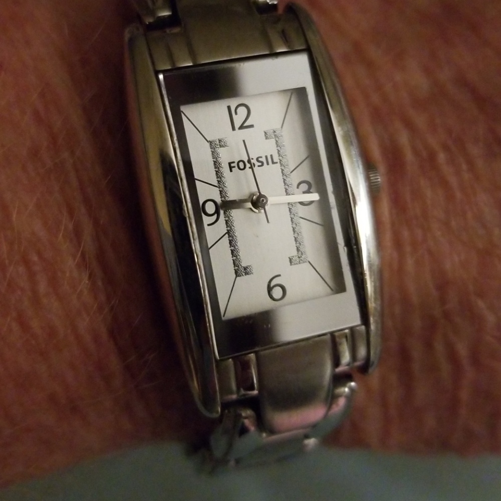 Slim Shaped FOSSILStainless STEEL LINKED WATCH class & style